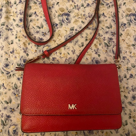 Michael Kors Handbags - Michael Kohrs crossbody bag